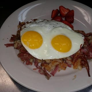 CORNED BEEF HASH & EGGS