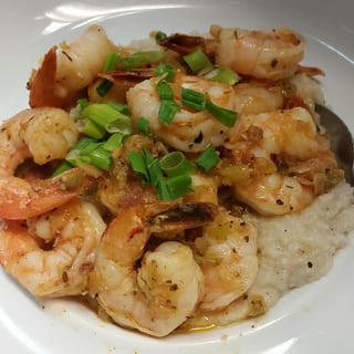 LOW COUNTRY SHRIMP & GRITS